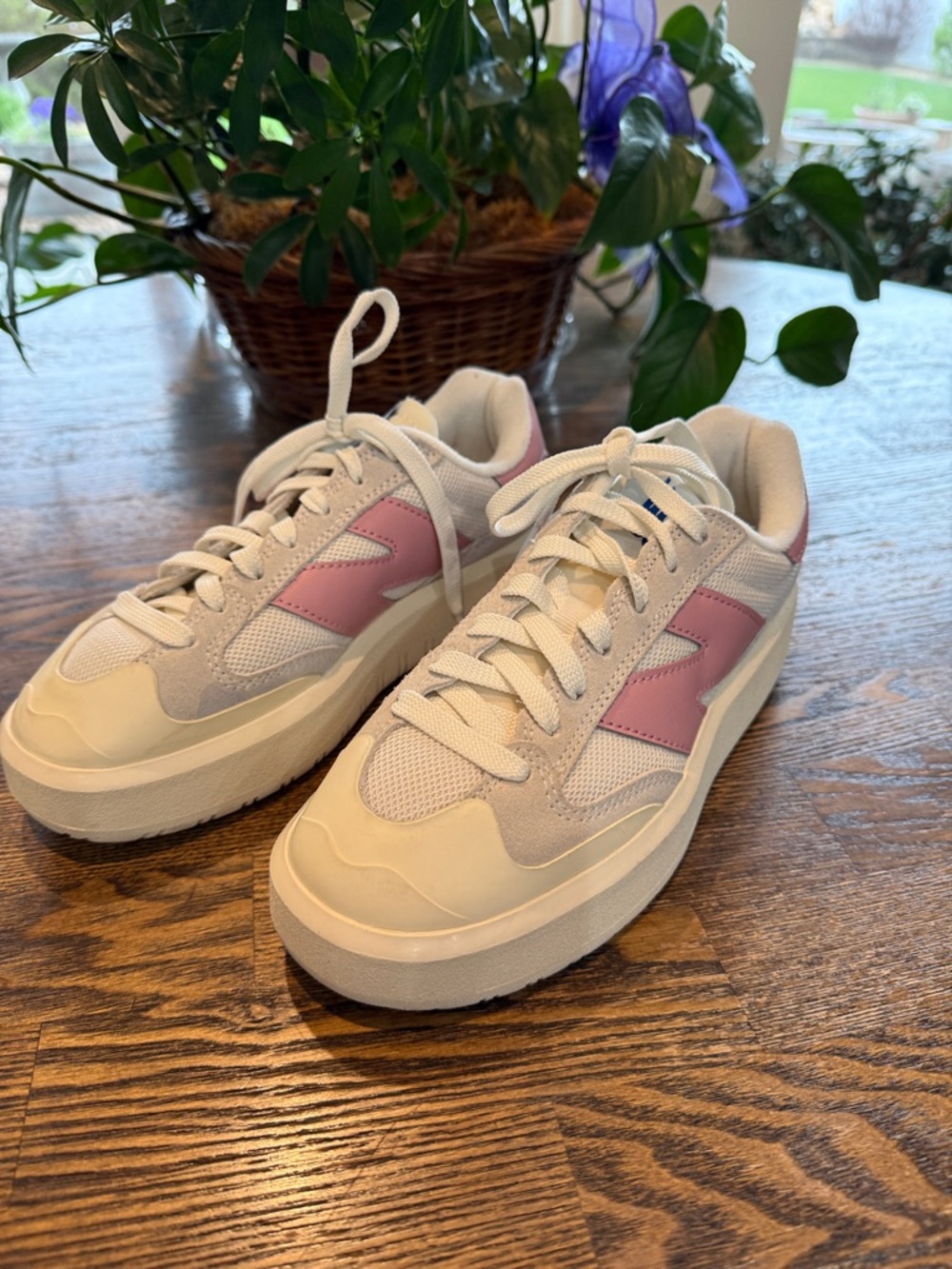 New Balance CT 392 Women’s Casual Sneakers in Sea Salt and Hazy Rose. Like New